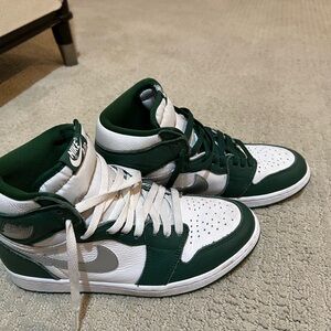 Jordan 1 Retro High OG
Gorge Green